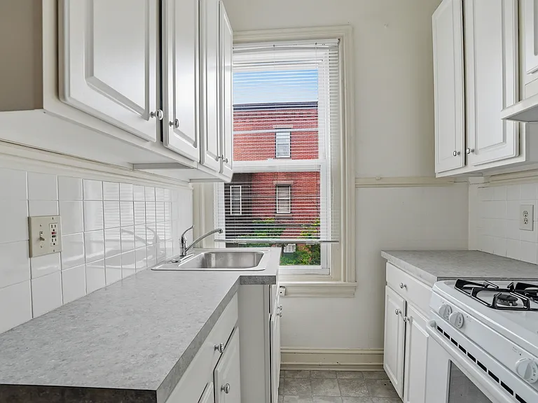 2441 Brown St #2F — Photo 14