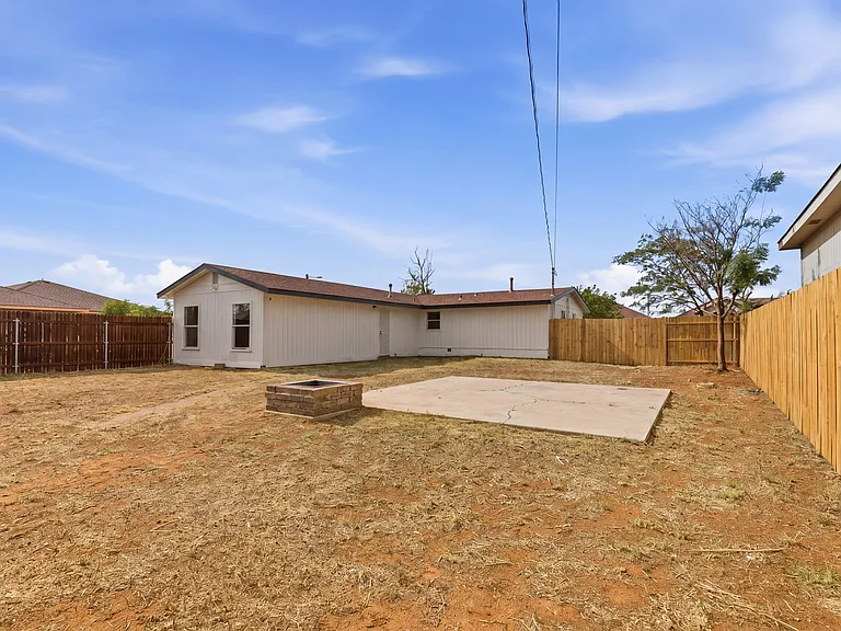 3811 Cedar Spring Dr — Photo 23