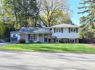 6 Bendemeer St, Hamilton, ON L9H 3P1