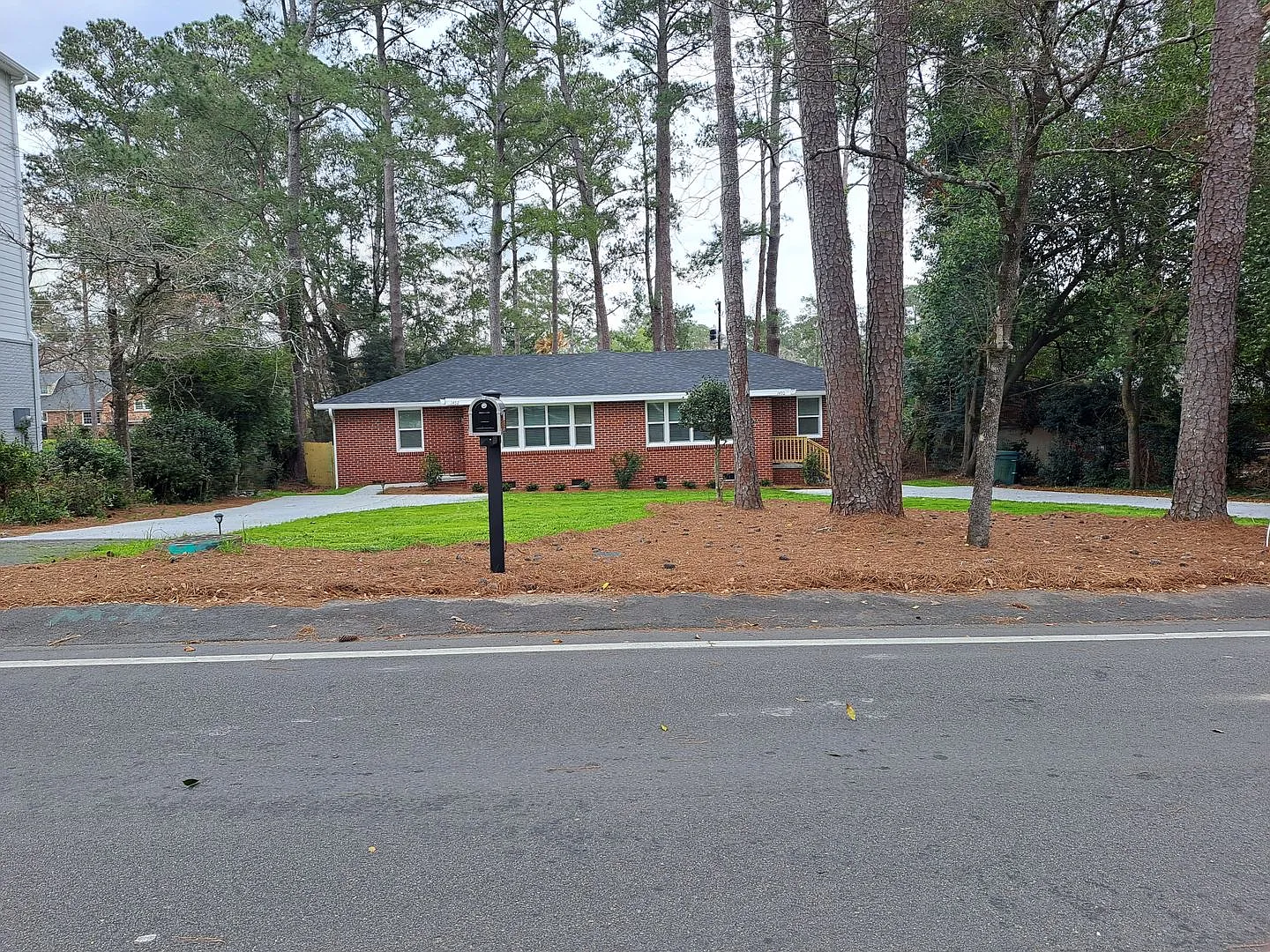 1450-1452 Brentwood Drive — Photo 2