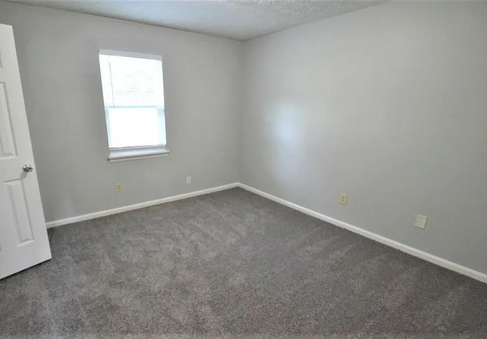 1st image of 2511 Millbrook Dr