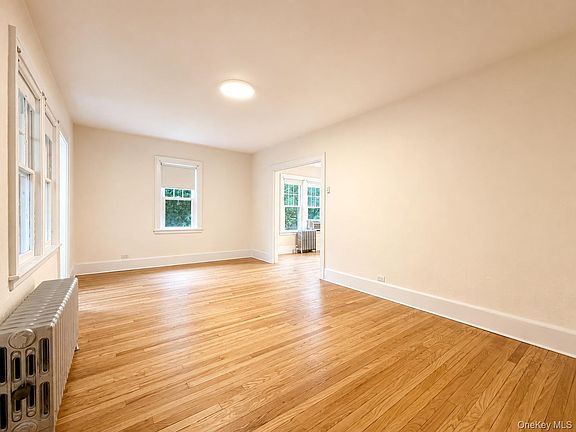 4th image of 42 Crestview St #1
