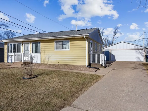 4331 Cavalier St NE, Cedar Rapids, IA 52402