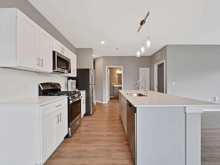Lincoln Station Rowhomes — Photo 7