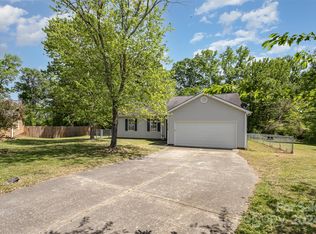 2114 Hedgelawn Dr, Charlotte, NC 28262