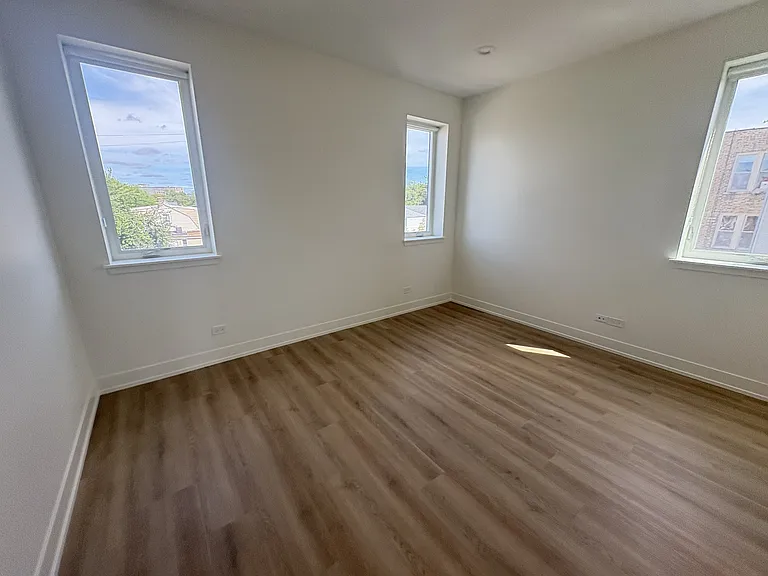 4740 W Addison St #2 — Photo 10