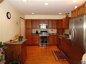 3rd image of 8 Riverboat Ln