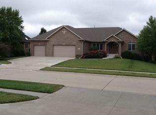 2010 Southern Light Dr, Lincoln, NE 68512