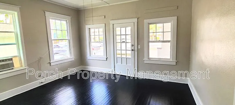 1 bed, 1.0 bath, 703 sqft, $1,050 — Photo 2