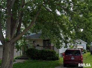 119 10th St, Silvis, IL 61282