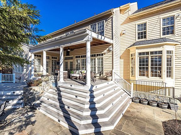 3rd image of 4510 Arniel Pl
