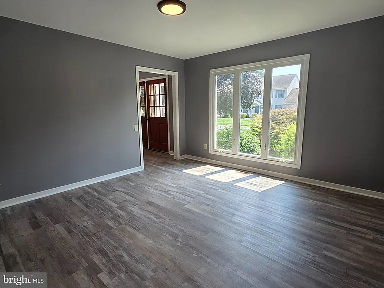 212 Fairhill Dr — Photo 6