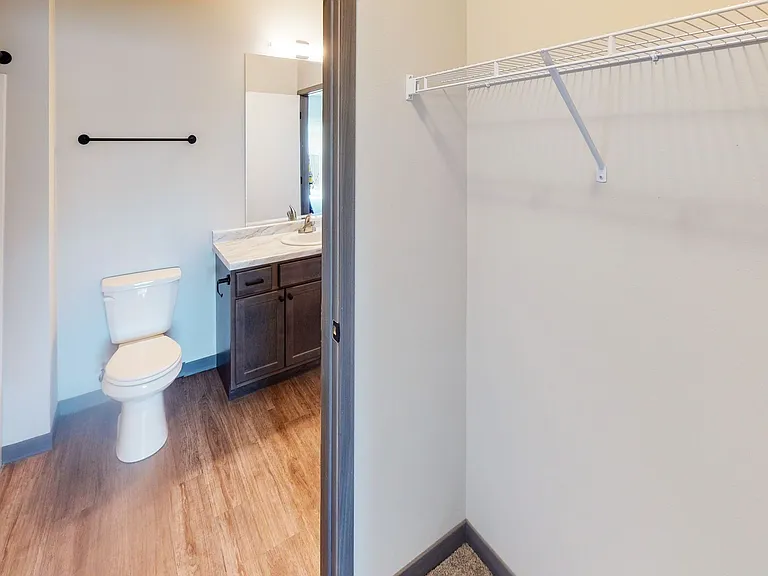 5800 Sunnybrook Plz — Photo 8