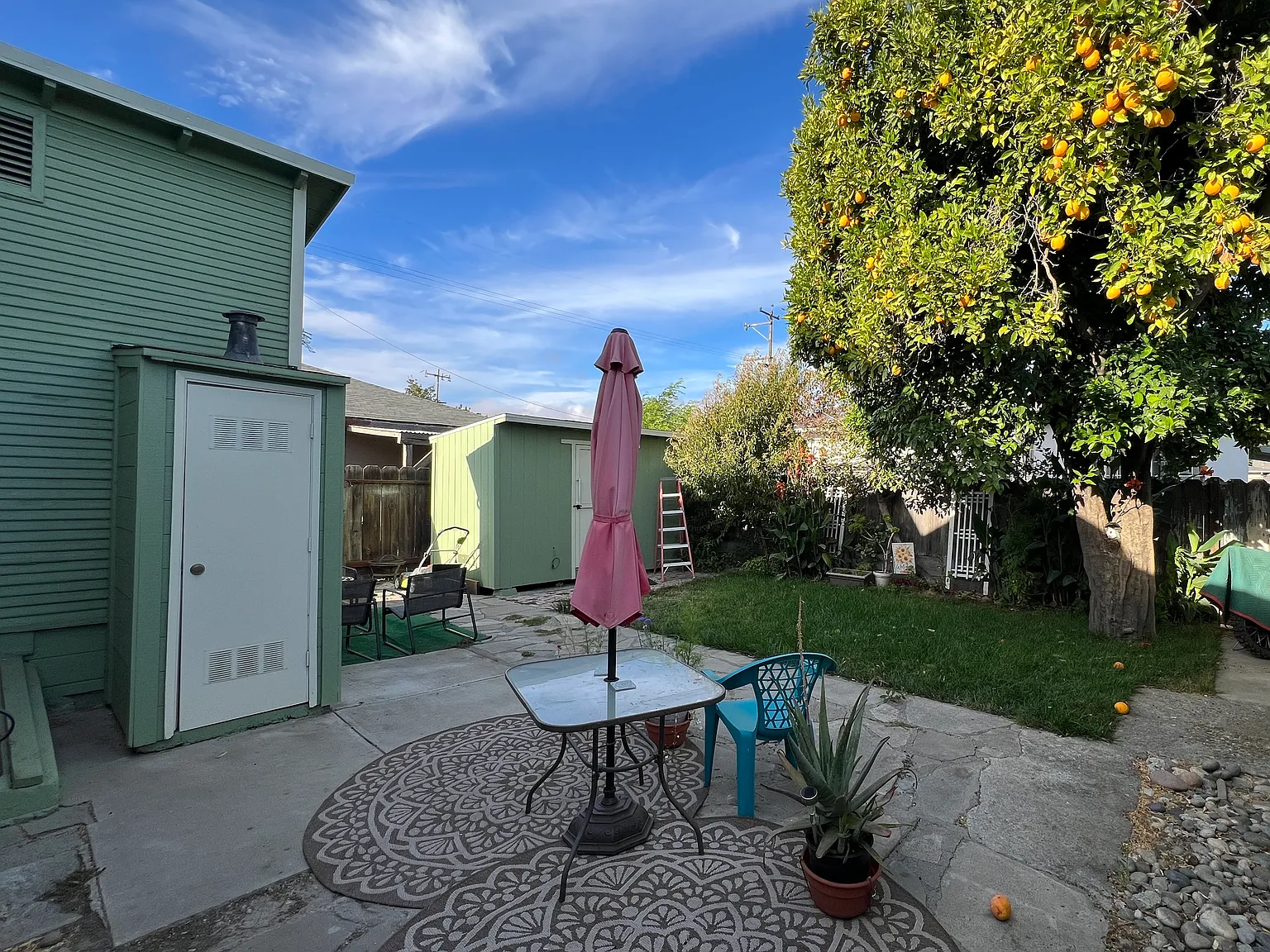 2 bed, 1.5 bath, 1100 sqft, $2,695 — Photo 2