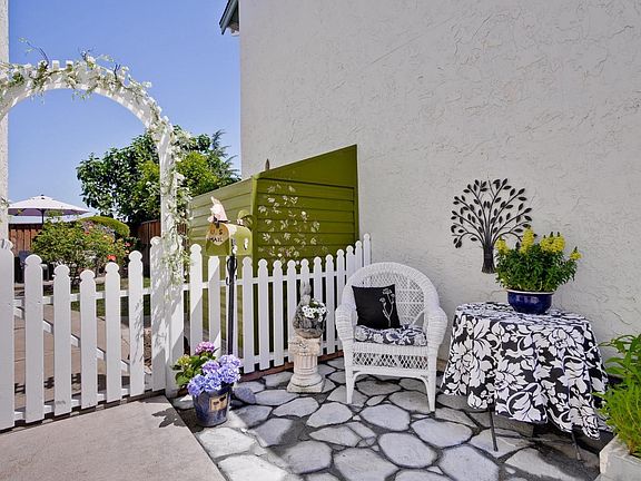4th image of 1471 Cresthaven Ln