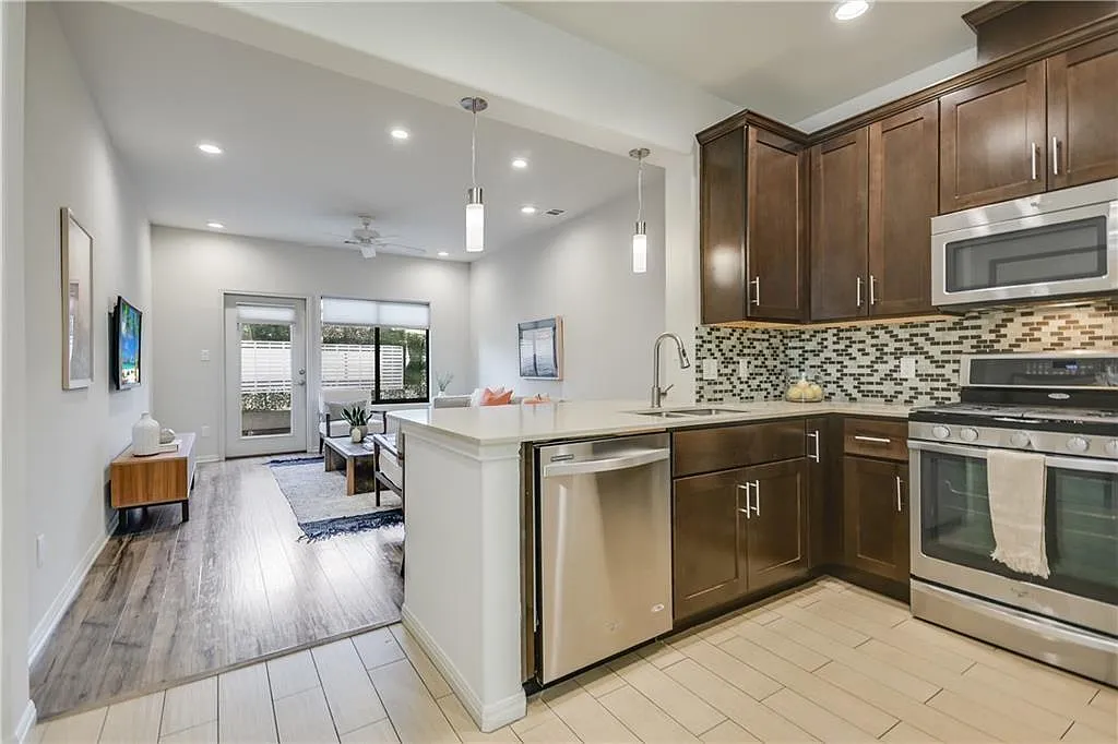 2 bed, 2.5 bath, 1366 sqft, $2,650 — Photo 1