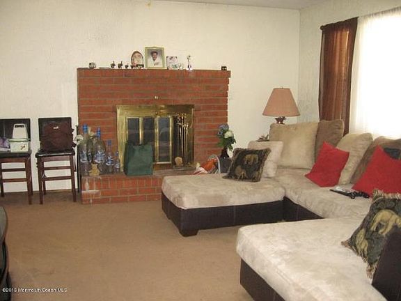3rd image of 664 Vine Ave