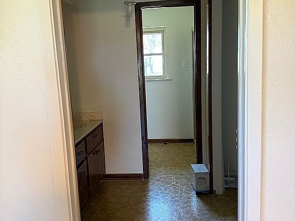 3rd image of 717 S 1st St