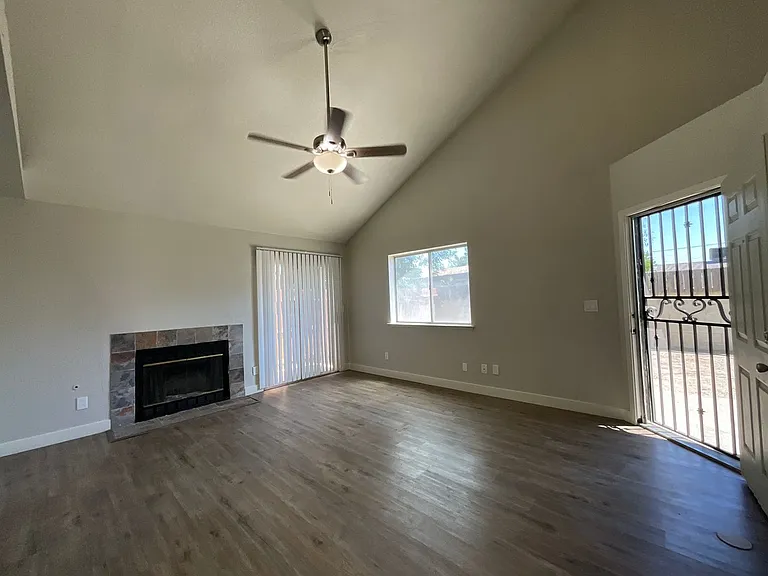 7016 N Thorne Ave — Photo 3