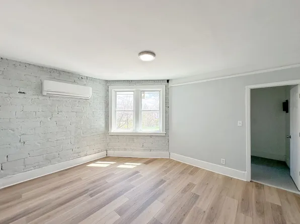 Updated 1 Bed 1 Bath near Midtown