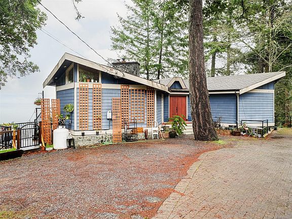 2nd image of 4553 Cordova Bay Rd