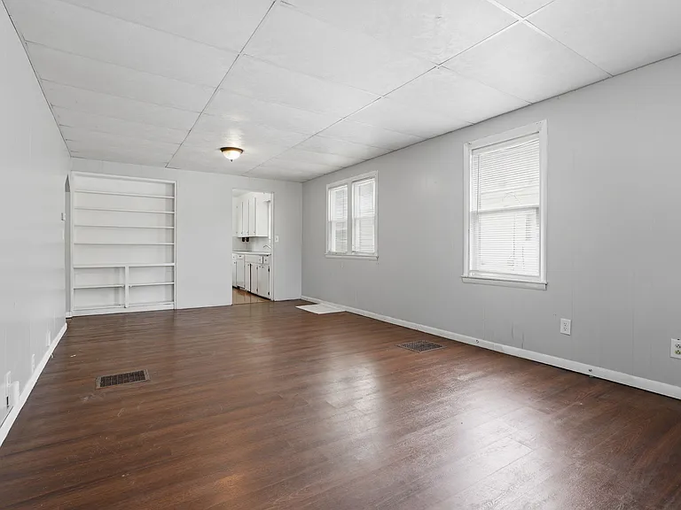 554 Buist St SW — Photo 12
