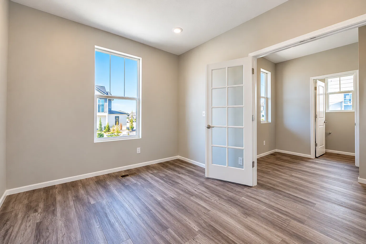 3 bed, 2743 sqft, $3,199 — Photo 4