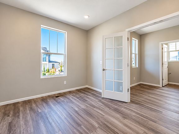 4th image of 2503 Flats St
