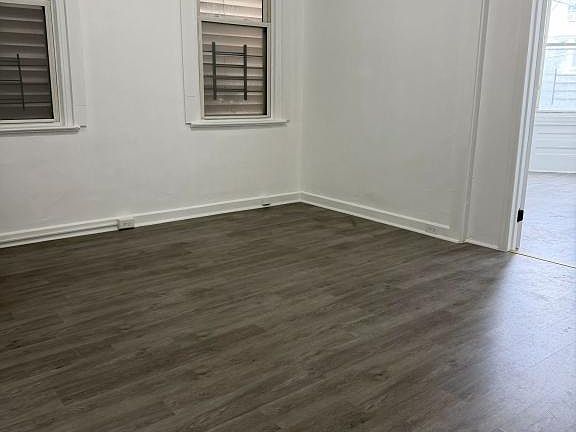 3rd image of 16 Pier St
