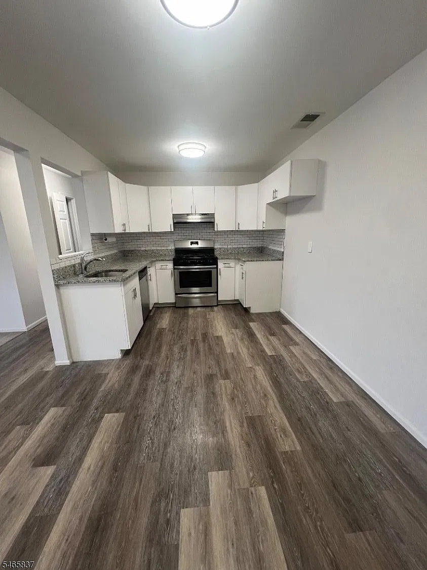 2 bed, 2.0 bath, $2,395 — Photo 2