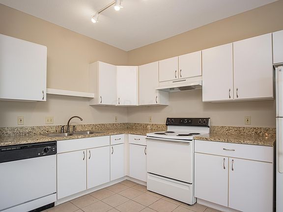 5th image of 2979 Sunset Dr #G