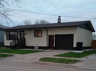 210 W Spruce Ave, Linton, ND 58552