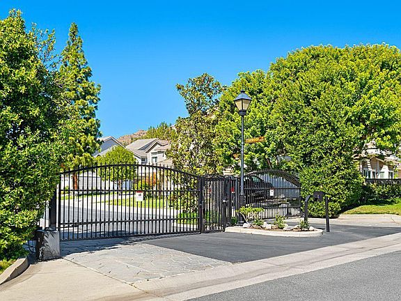 3rd image of 5674 Starwood Ct