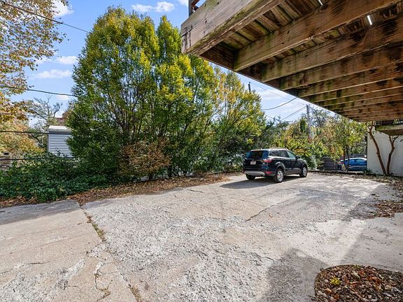 3rd image of 4723-25 Mercier St