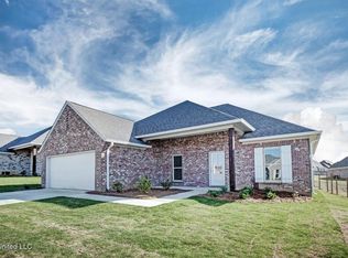 119 Southern Oak Way, Canton, MS 39046