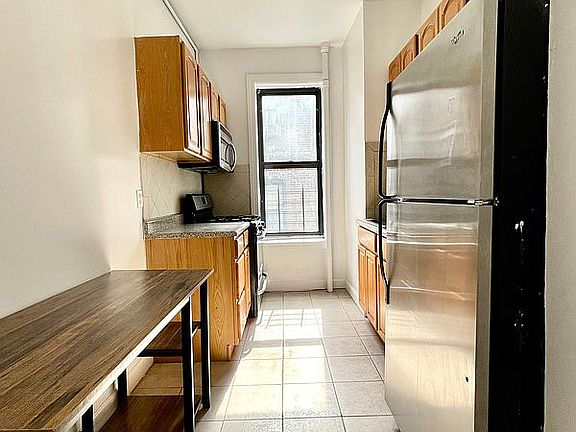 2nd image of 110 Convent Ave APT 19