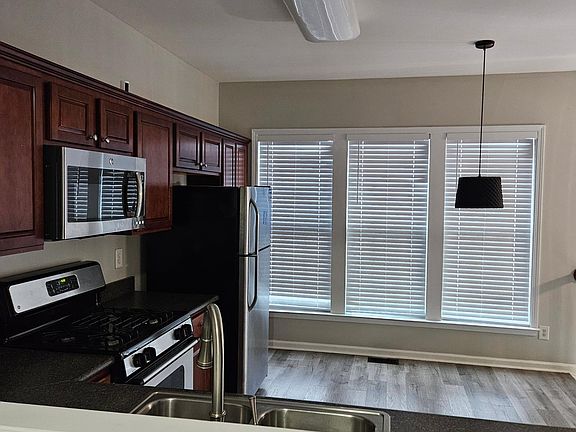 Kitchen with serving counter