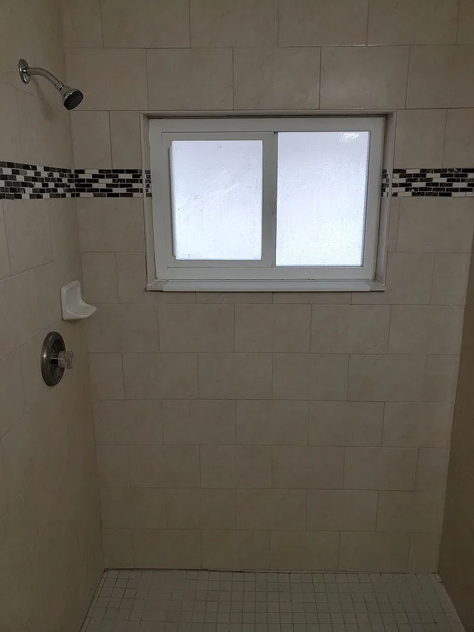 Available Now! 3/2 Fully Remodeled Home — Photo 4