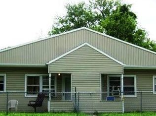 1019 SE Lawrence St, Topeka, KS 66607