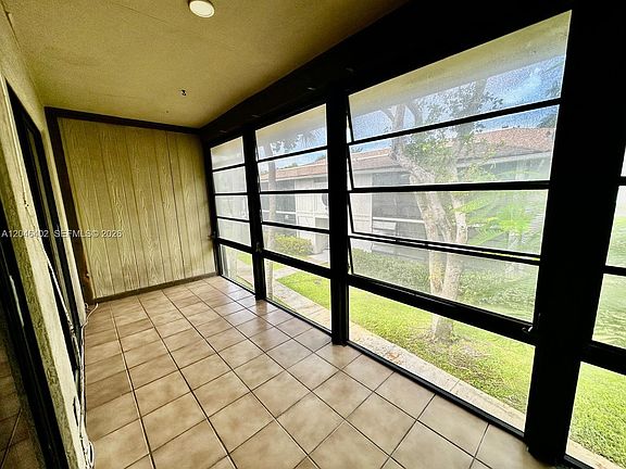 5th image of 809 NE 199th St APT 206-7