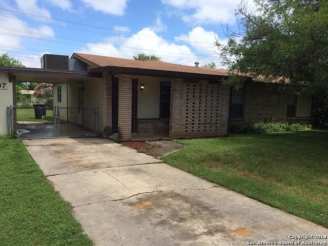 3 bed, 1.0 bath, 1270 sqft, $1,450 — Photo 2