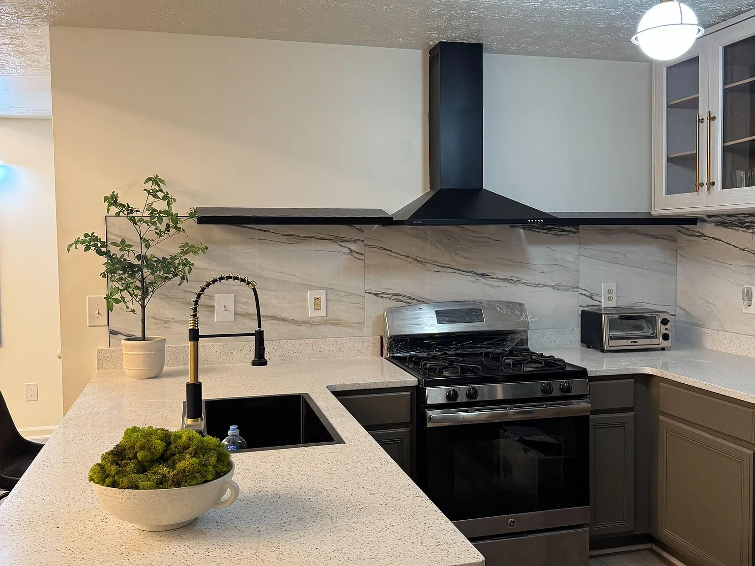4 bed, 3.0 bath, 3000 sqft, $866 — Photo 3