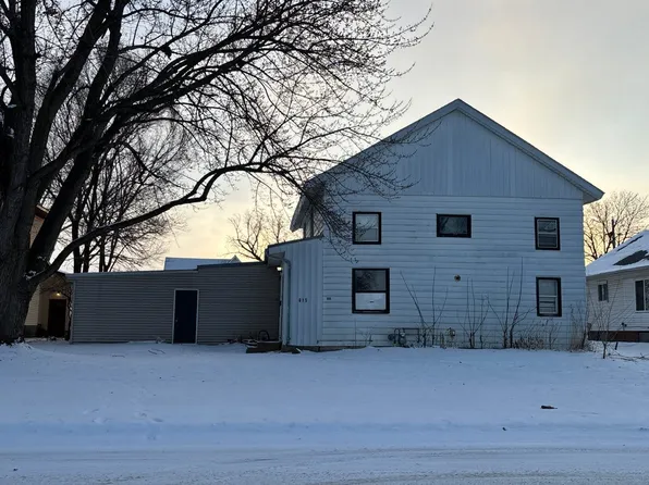 615 W Lyon St, Marshall, MN 56258