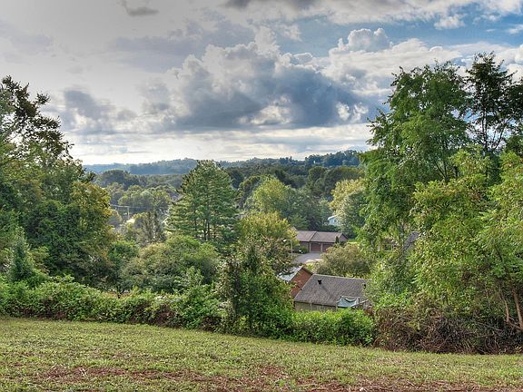 2nd image of 2 Sweetwood Dr