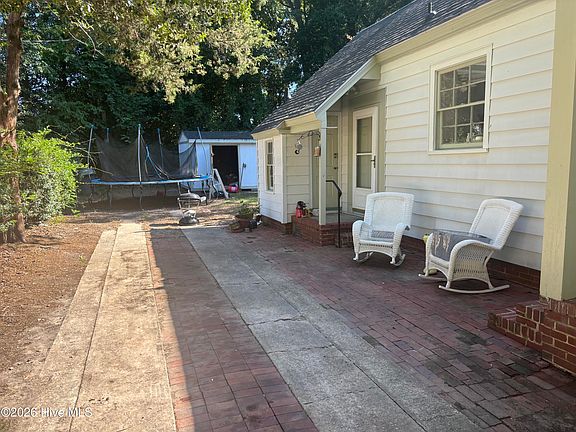3rd image of 112 Raleigh Road Parkway N