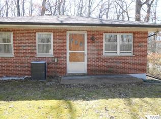 42 Mombert Dr, Ballwin, MO 63021