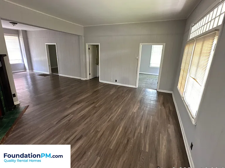 5786 Woodlawn St — Photo 5