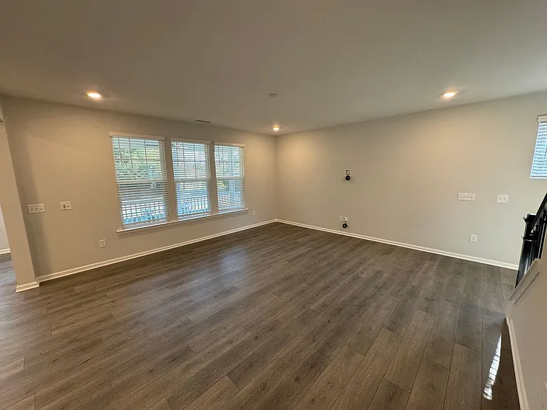 2422 Greshford Ln — Photo 11