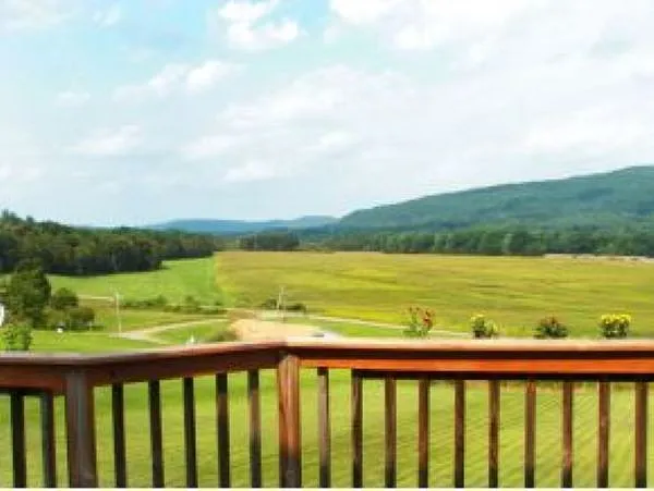 3 bed, 1600 sqft, $2,700 — Photo 3