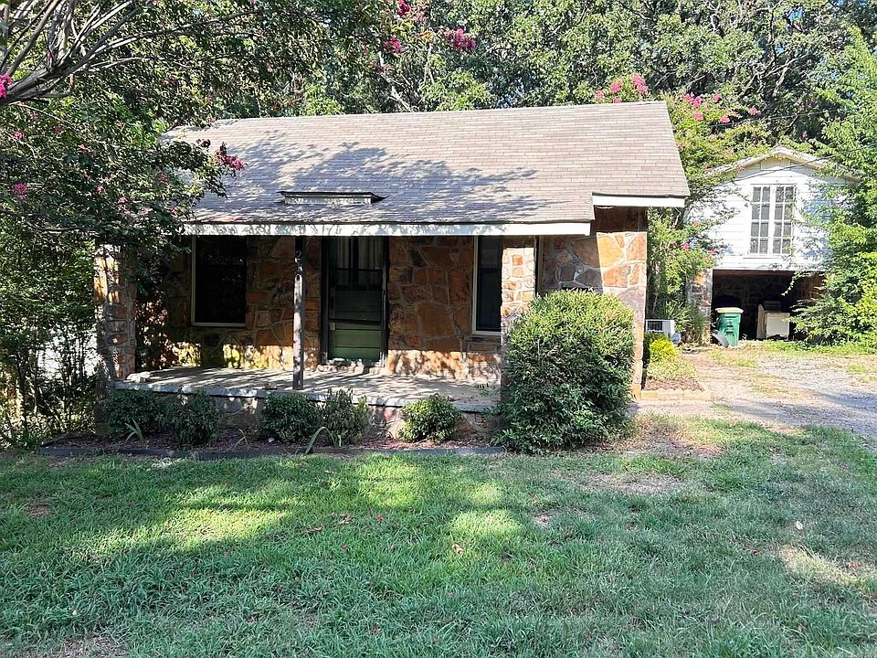 1st image of 210 Valley View Dr